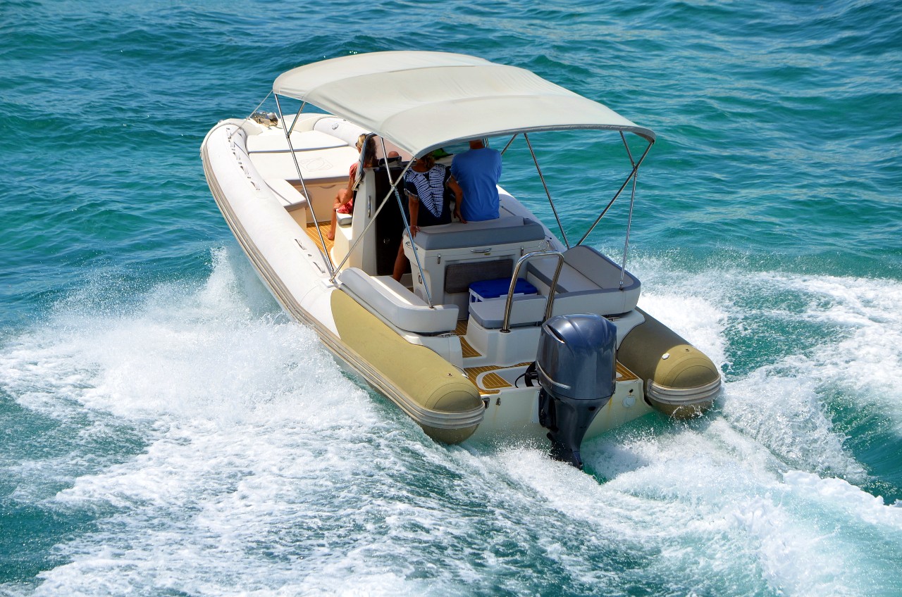 Stay cool while boating tips Bimini top