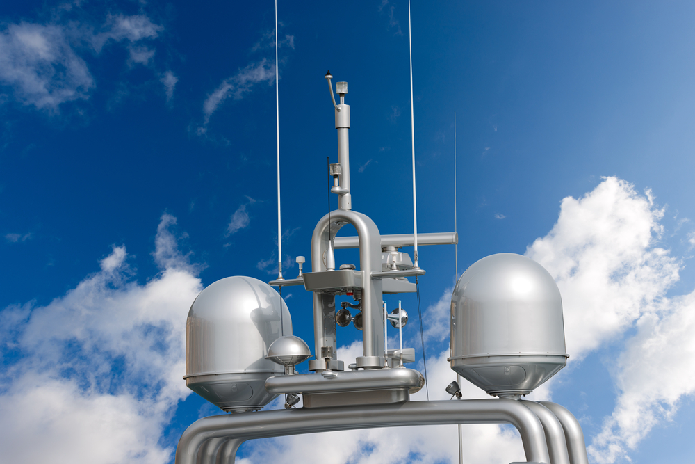 Boat VHF antennas signals