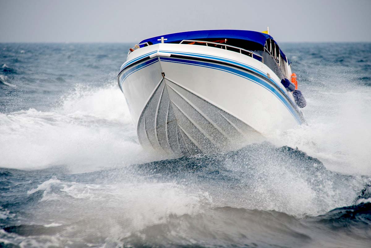 Tips for handling bad boating conditions
