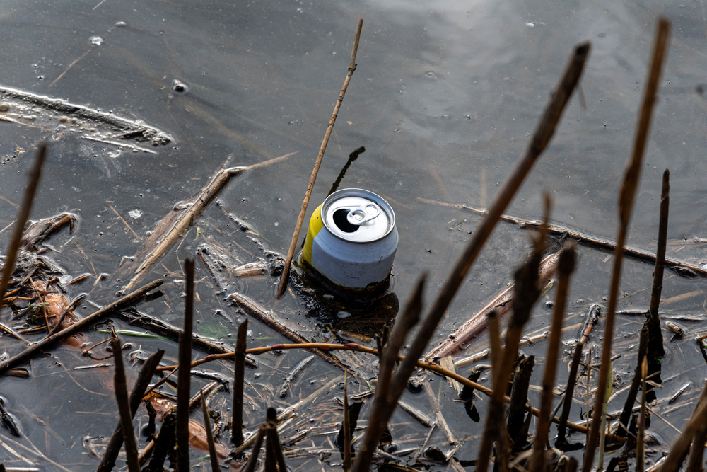 Boating and drinking tips littering
