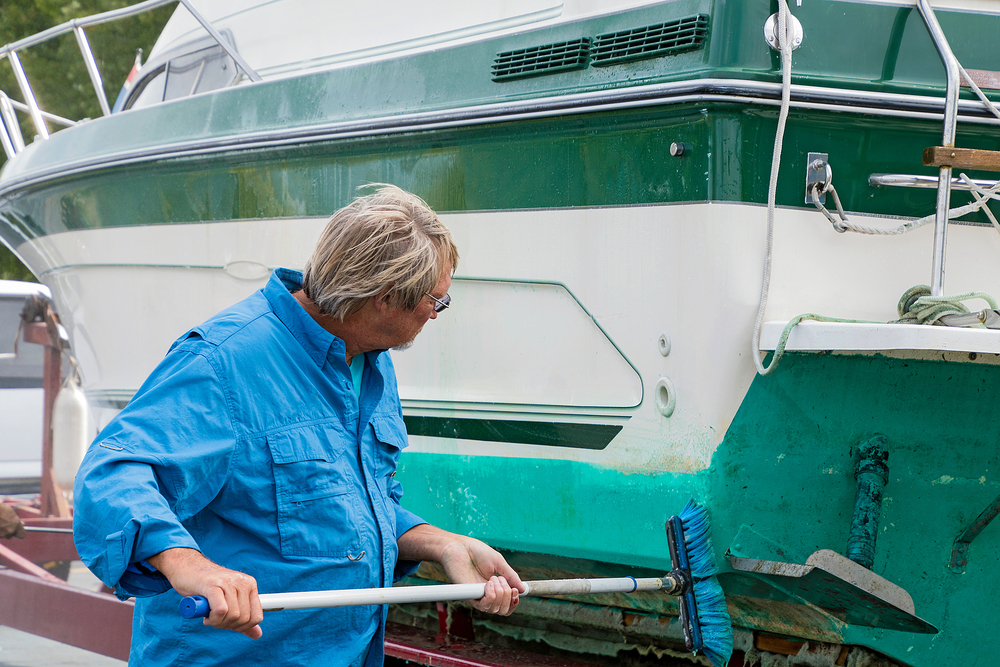Fiberglass boat hull stain cleaning