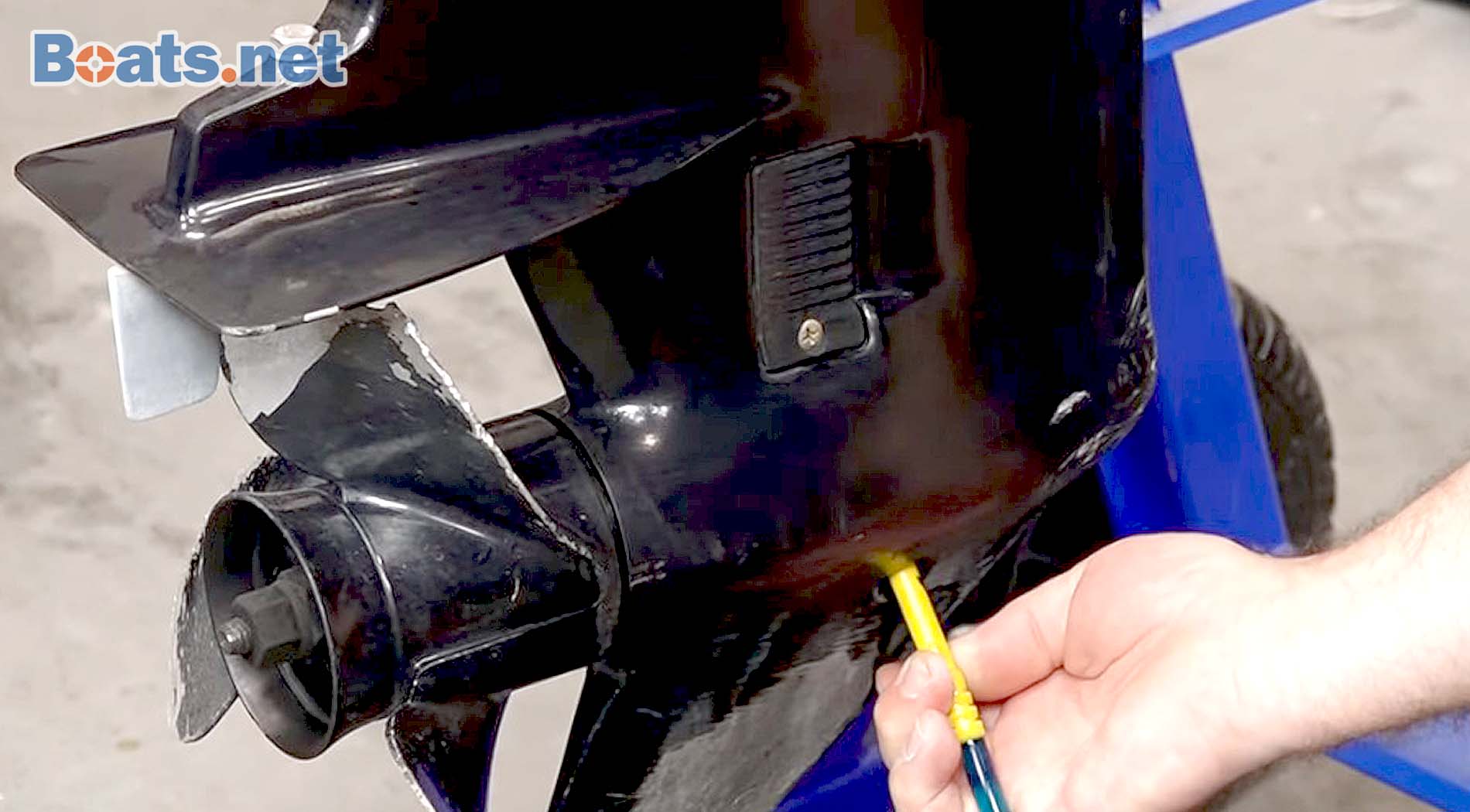 How to winterize a two-stroke outboard lower unit oil