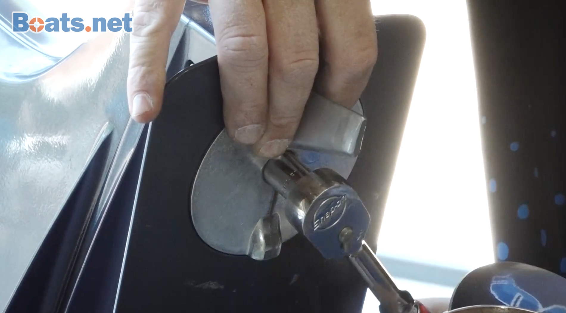 Outboard trim tab anodes change