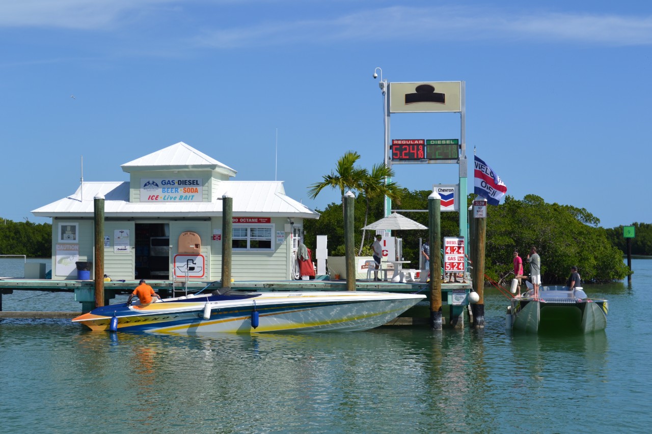Boat refueling station