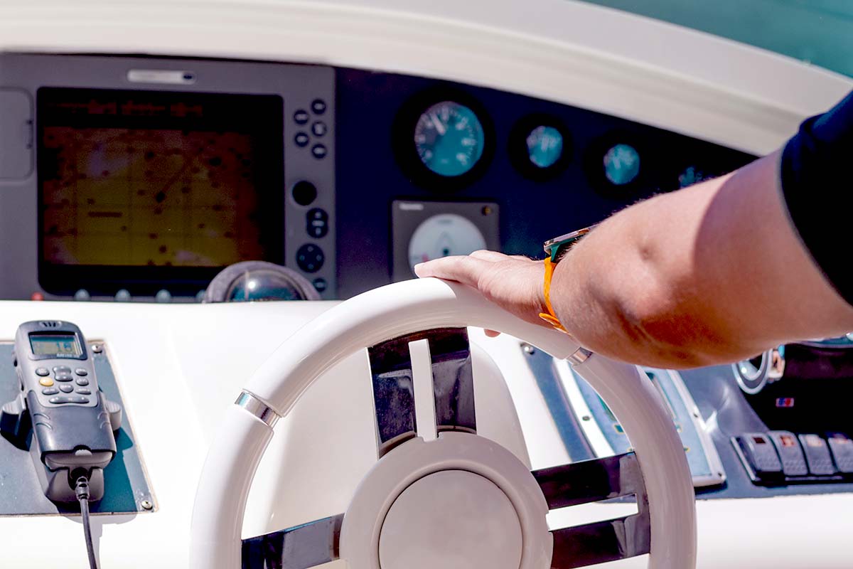 Boat hydraulic steering maintenance