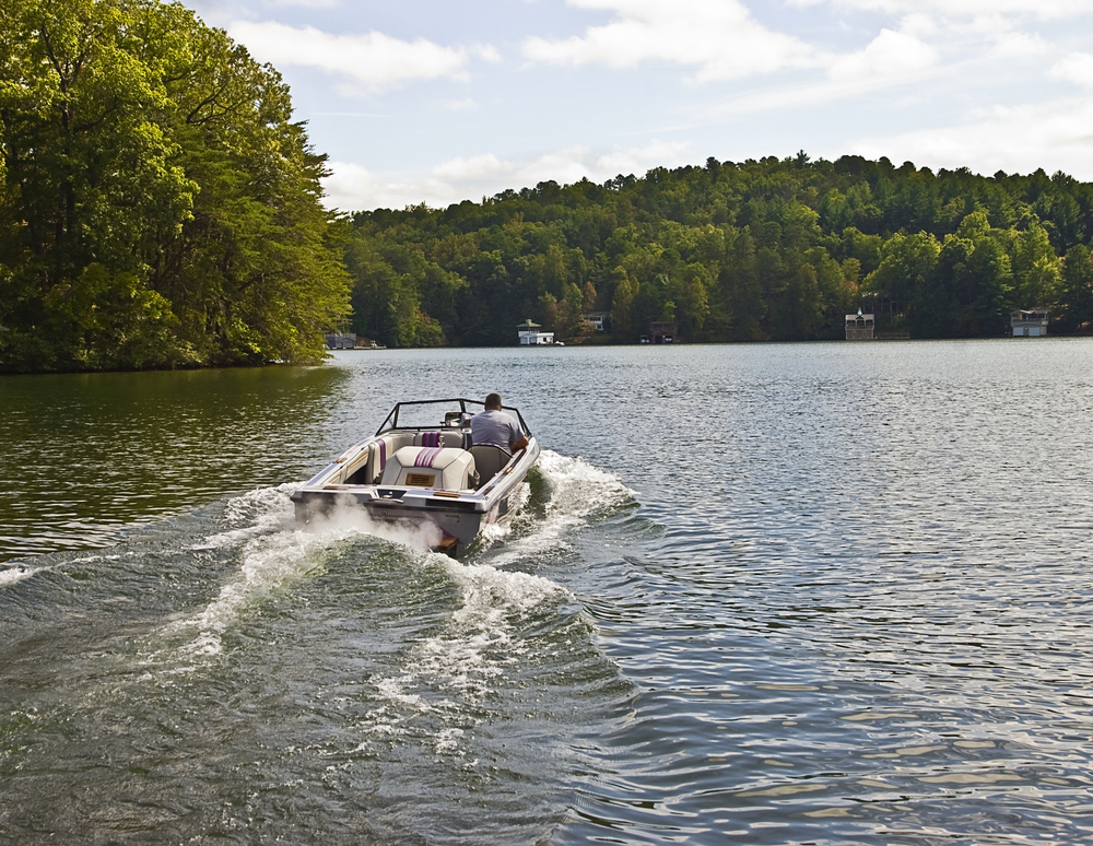Boating in spring benefits